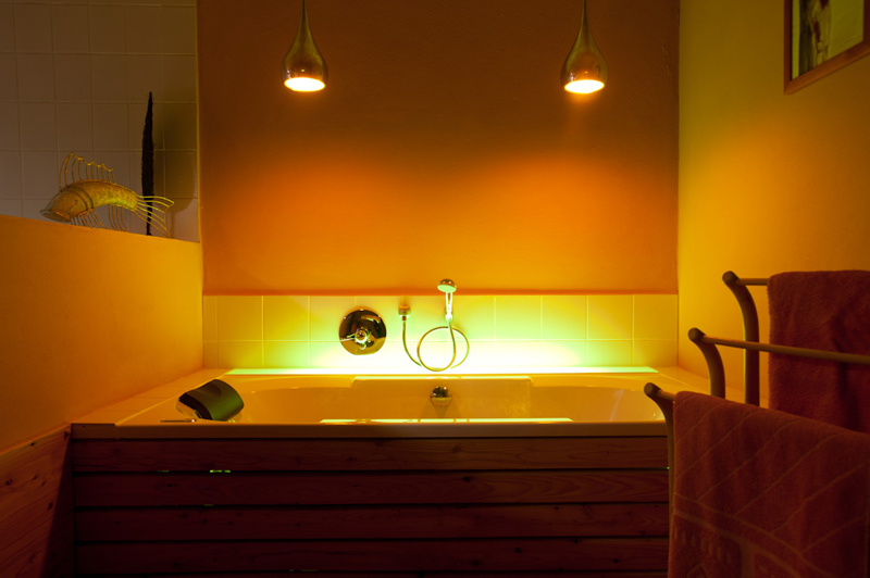 Wanne mit Ambientebeleuchtung